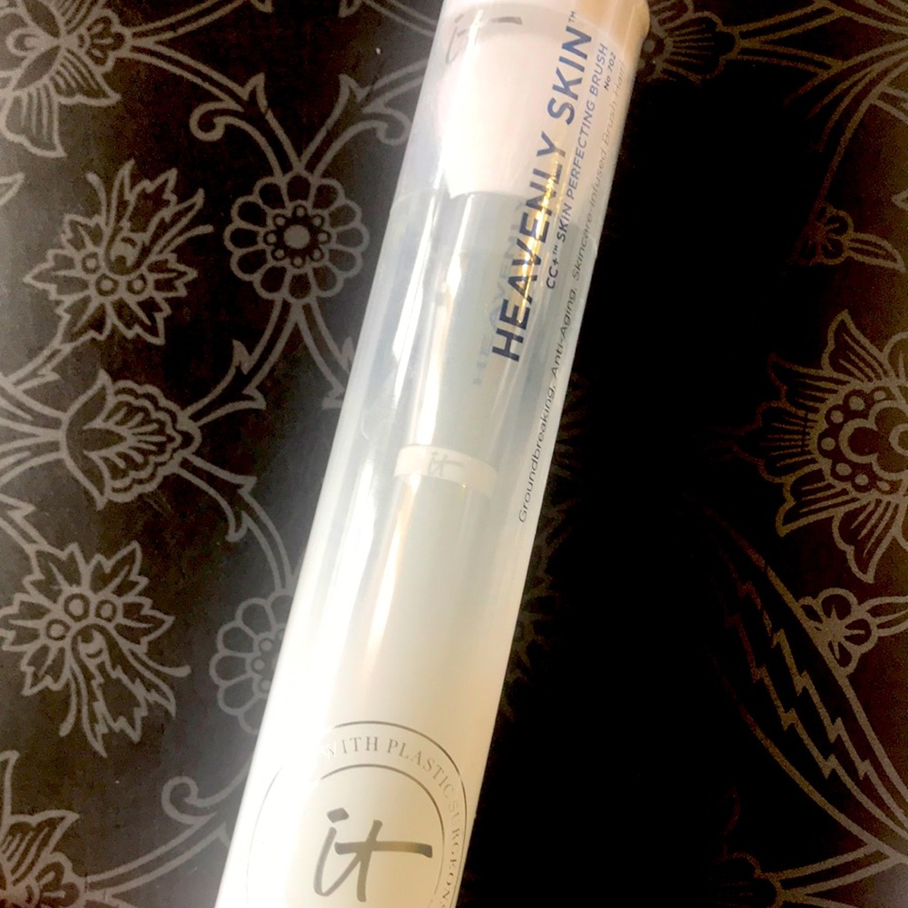 IT Heavenly Skin perfecting makeup brush